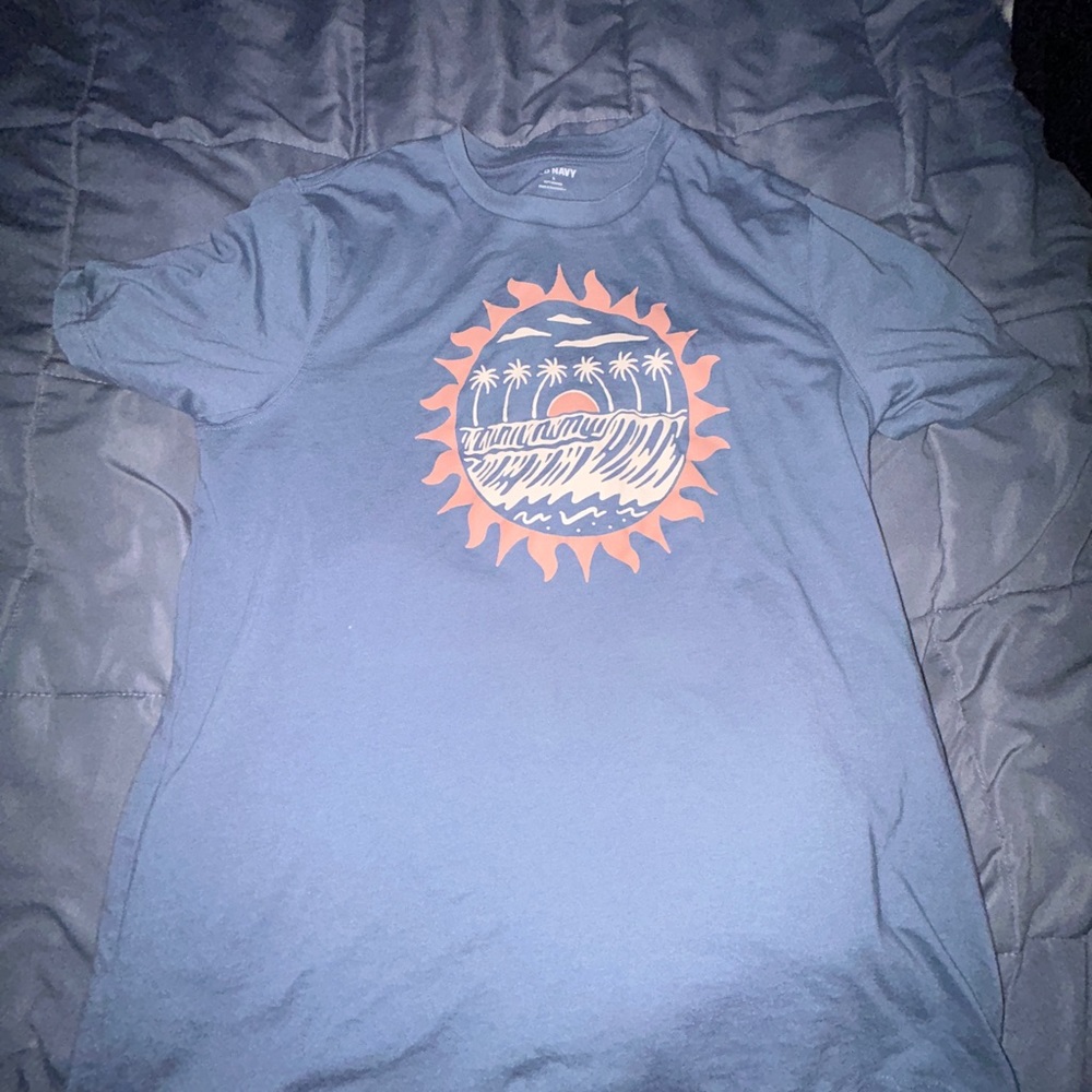 Old navy T shirt